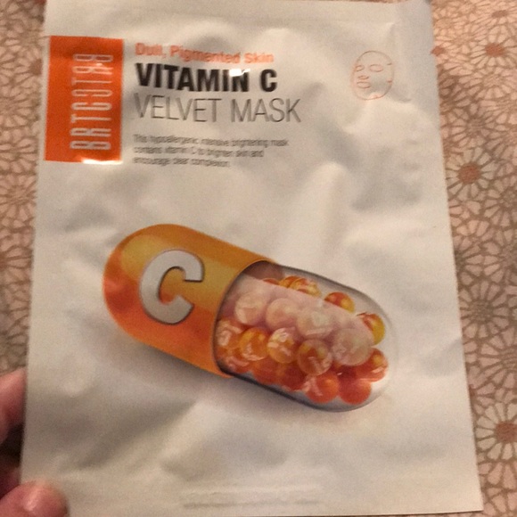 Two face masks f and c new - Picture 4 of 5